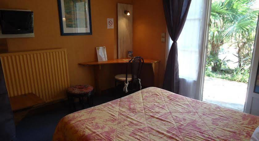 Hotel De La Gare クリソン エクステリア 写真
