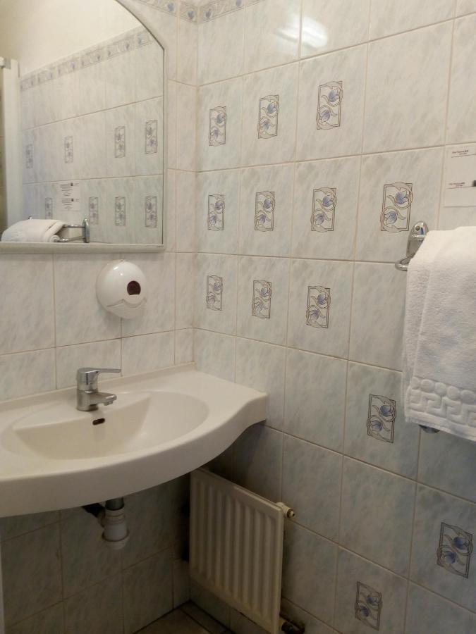 Hotel De La Gare クリソン エクステリア 写真
